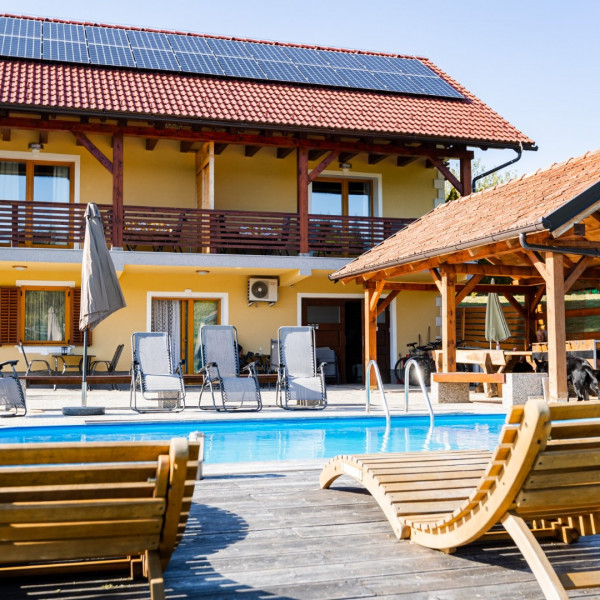 Lahinja & Kolpa River Apartments, Lahinja & Kolpa River Apartments s ogrevanim bazenom, savno in jacuzzijem, Gradac Gradac