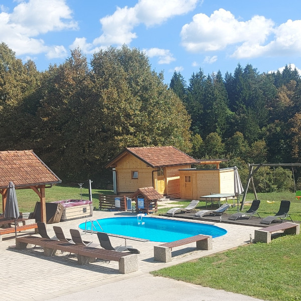 Lahinja & Kolpa River Apartments, Lahinja & Kolpa River Apartments s ogrevanim bazenom, savno in jacuzzijem, Gradac Gradac