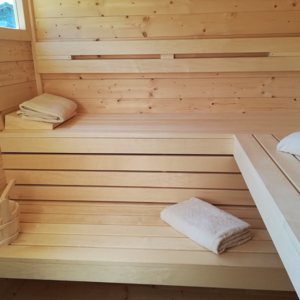 Lahinja & Kolpa River Apartments, Lahinja & Kolpa River Apartments s ogrevanim bazenom, savno in jacuzzijem, Gradac Gradac